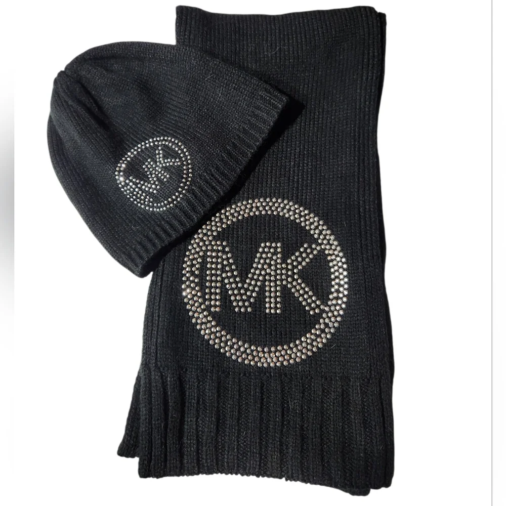 NWOT Michael Kors Mirror Stud Black Knit Beanie & Scarf Set